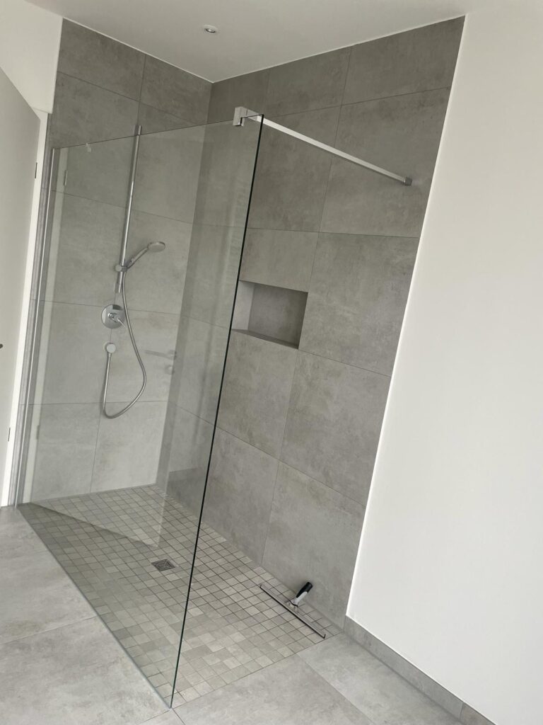 Fliesen-Glass-Dusche-CIMILI-Bau